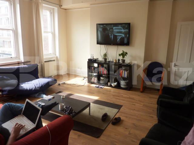			NEW INSTRUCTION!, 4 Bedroom, 1 bath, 1 reception Flat			 Finchley Road, FINCHLEY ROAD 